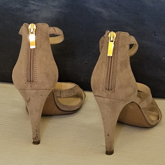 Kelly & Katie Heels - Picture 12 of 14